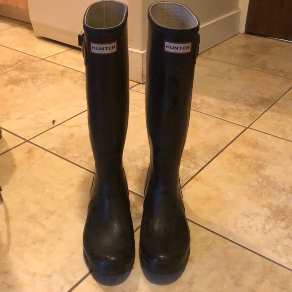 Hunter Shoes - Great condition classic black Hunter rain boots